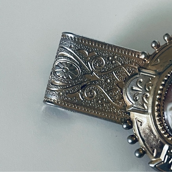 Victorian Brooch Taille D’ Epargne Enamel Gold Tone Pin Back Brooch - Picture 3 of 10